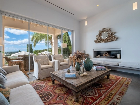 Salon and fireplace of Casa Helena in Genova