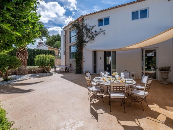 Outdoor area of Casa Helena in Genova