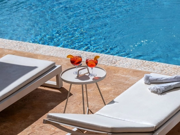 Swimming pool and drink at Casa Helena in Genova