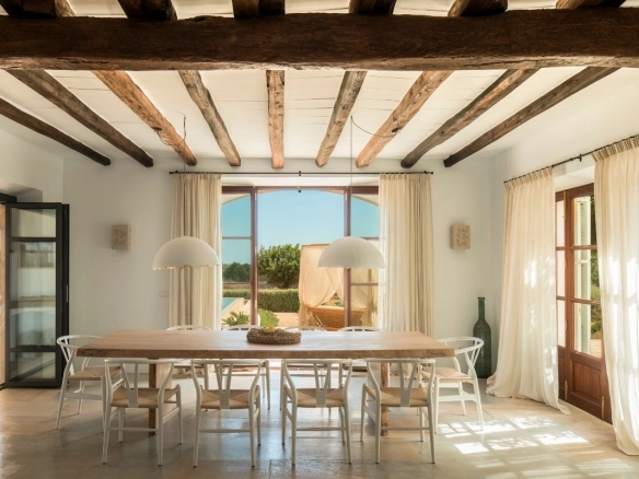 Es Rotagut dining area