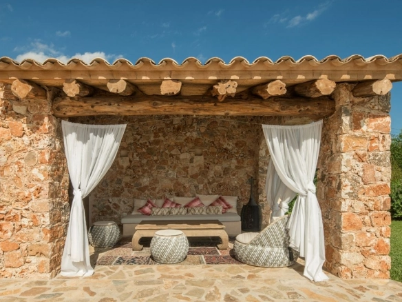 Es Rotagut outdoor lounge