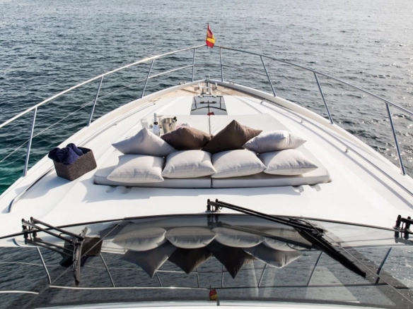 Bow of yacht Princess 64 K4.