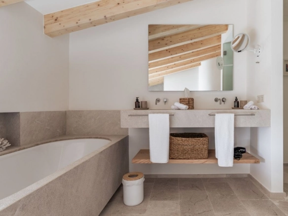 Sa Talia guest bathroom