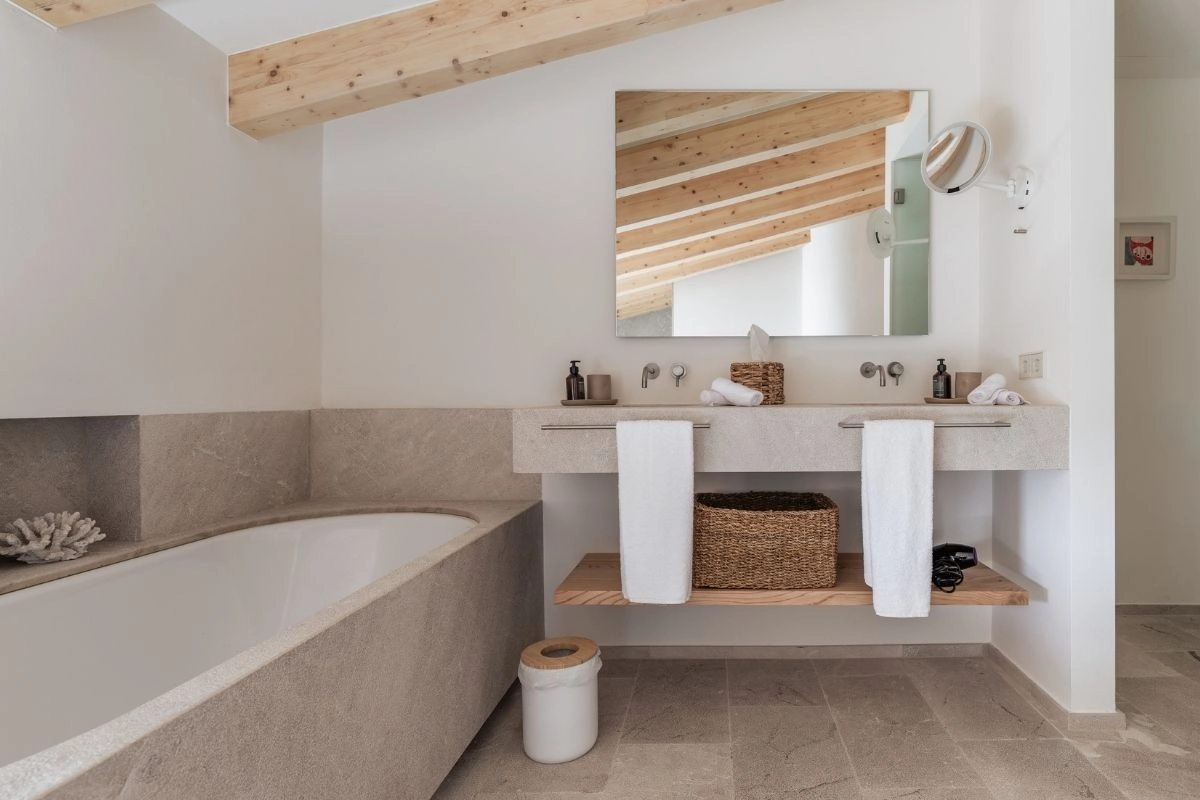 Sa Talia guest bathroom