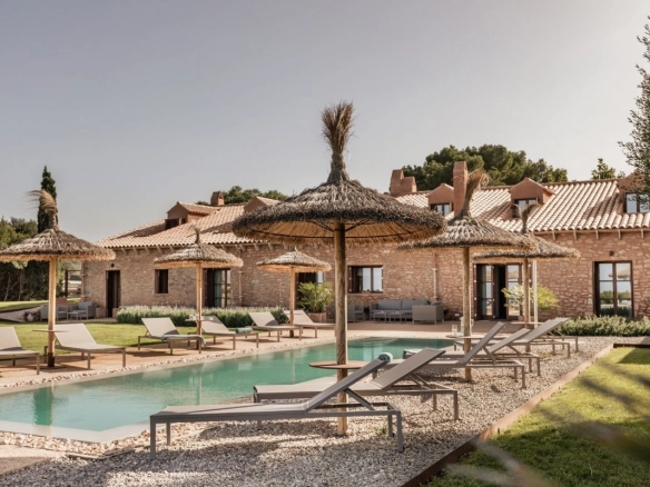 Sa Talia garden and pool