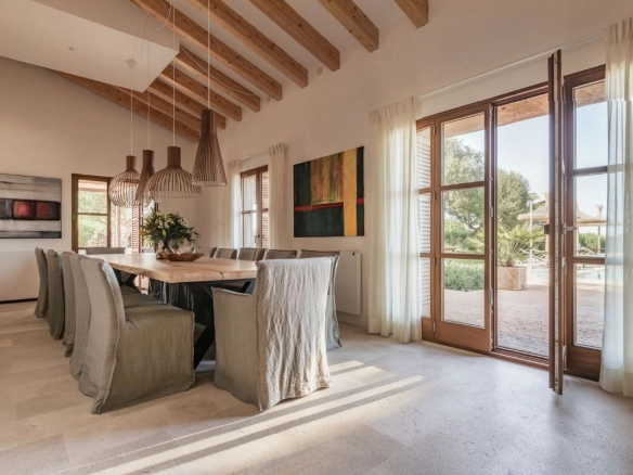 Sa Talia interior dining area