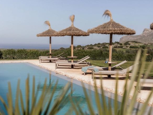 Sa Talia pool and garden