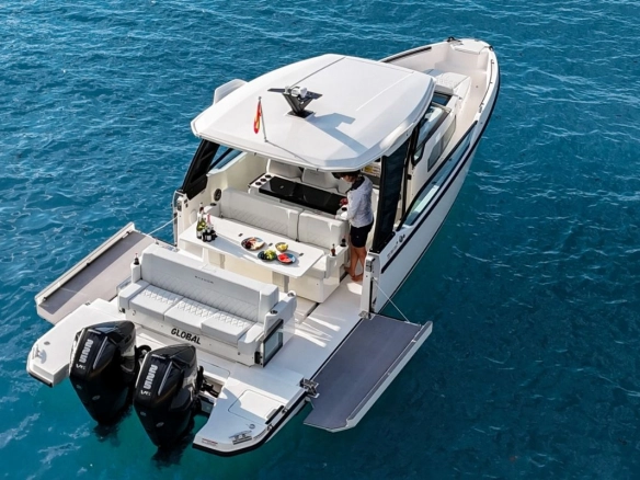 Charter yacht Saxdor 320 GTO Global in Ibiza