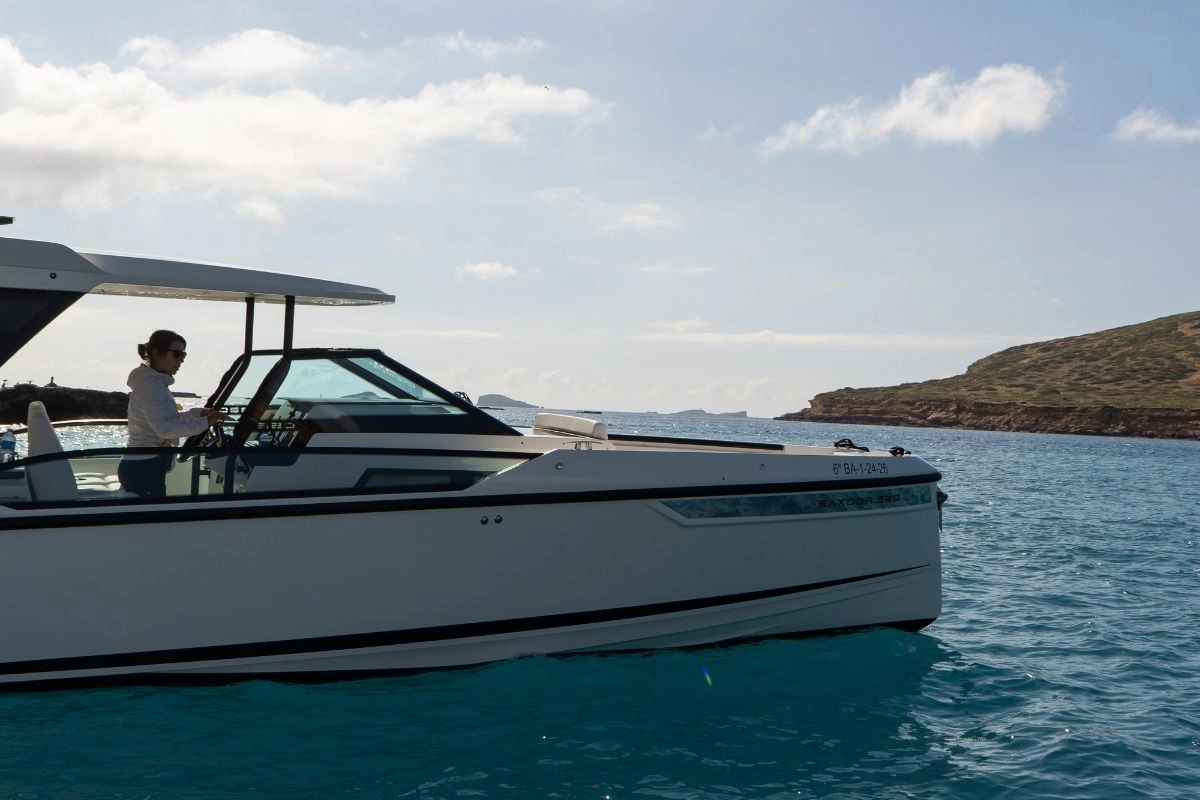 Charter yacht Saxdor 320 GTO Global in Ibiza