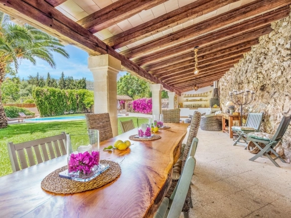 Exterior dining area of Villa Puigpunyent