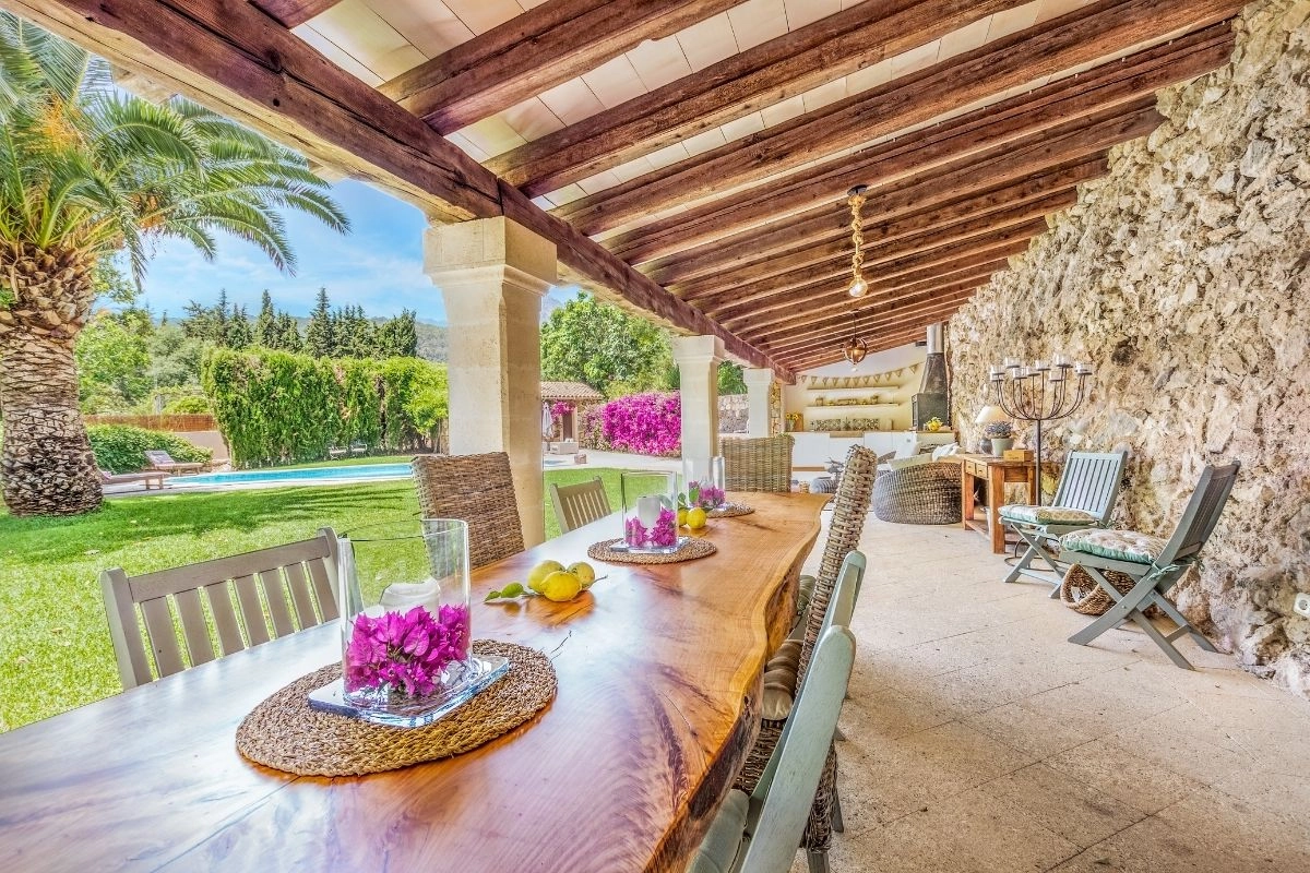 Exterior dining area of Villa Puigpunyent