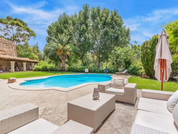 Pool of Villa Puigpunyent