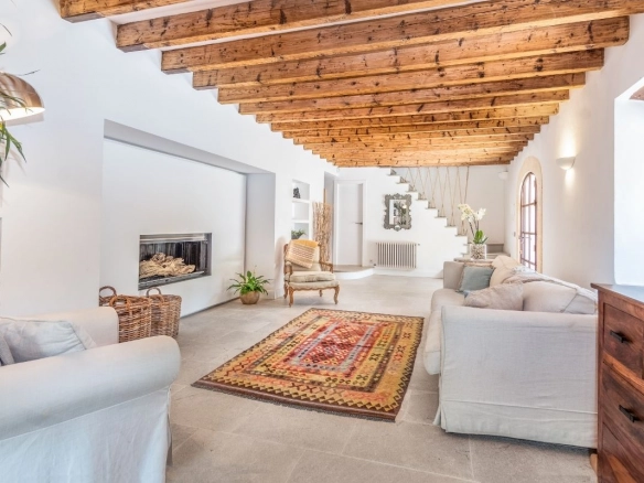 Salon of Villa Puigpunyent