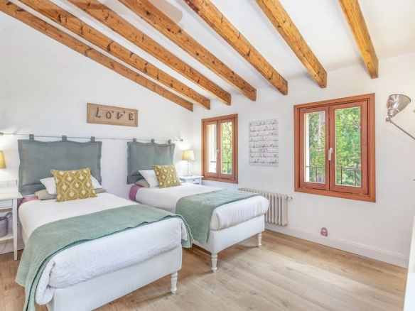 Twin bedroom of Villa Puigpunyent