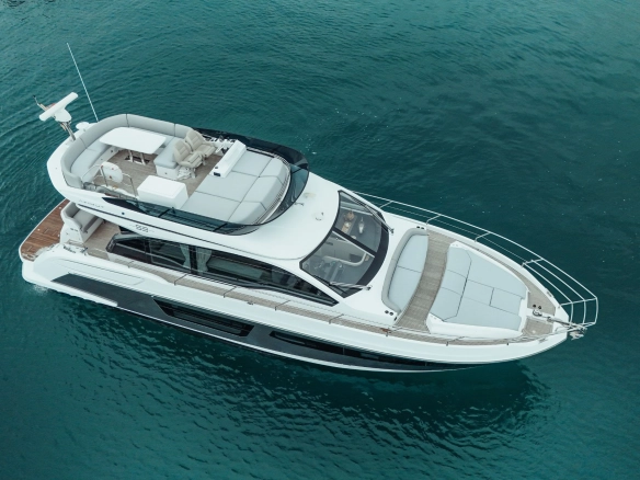 Charter yacht Azimut 53 Fly Sea Shell.