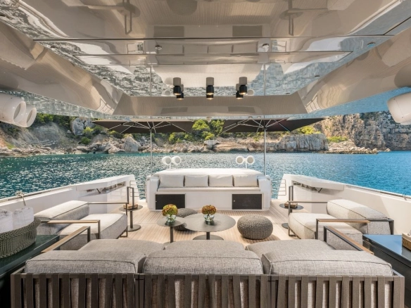 Arcadia 85 Dhamma II deck