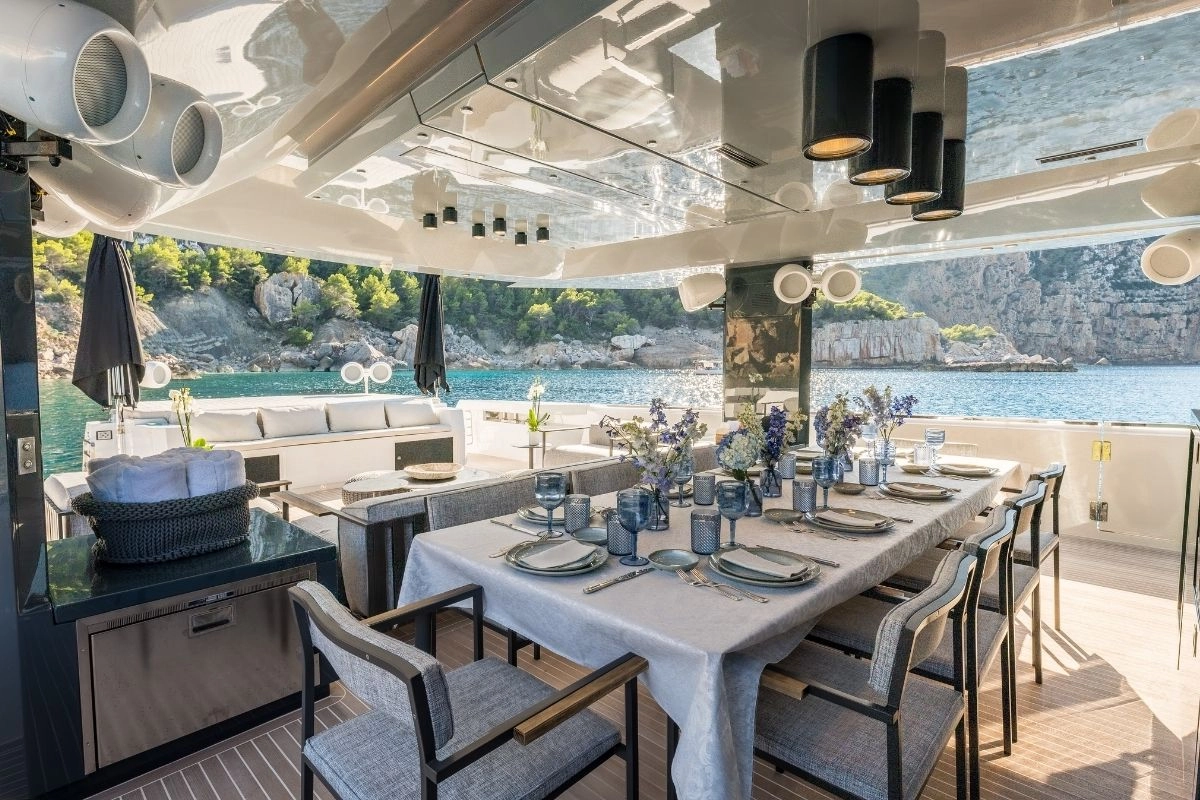 Arcadia 85 Dhamma II deck