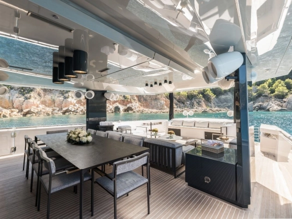 Arcadia 85 Dhamma II deck