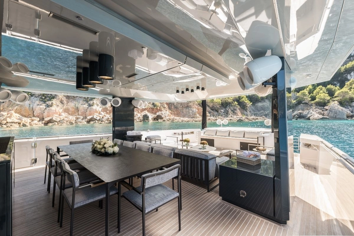 Arcadia 85 Dhamma II deck