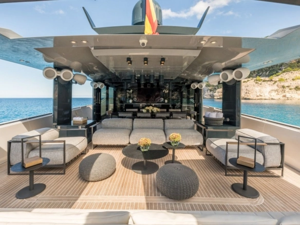 Arcadia 85 Dhamma II deck