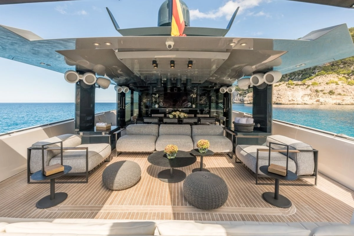 Arcadia 85 Dhamma II deck