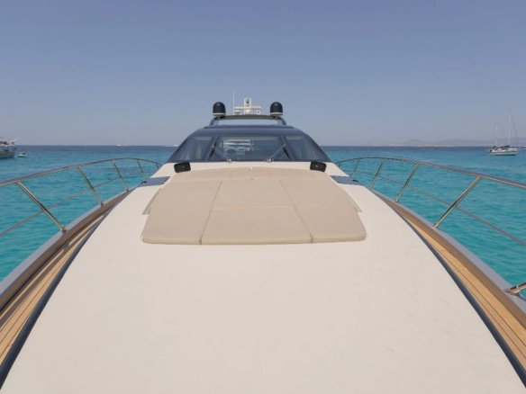 Azimut 86 The Jungle bow