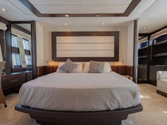 Azimut 86 The Jungle guest suite