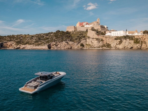 Canados Gladiator 49 Grand in Ibiza