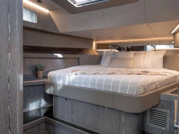 Canados Gladiator 49 Grand interior