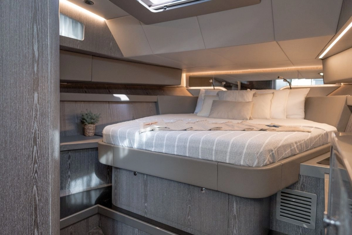 Canados Gladiator 49 Grand interior