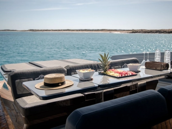 Canados Gladiator 49 Grand deck