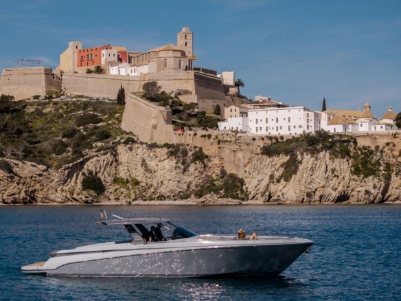 Canados Gladiator 49 Grand in Ibiza