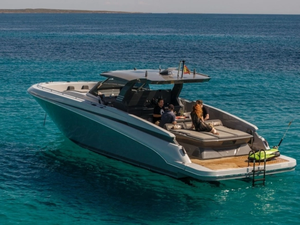 Canados Gladiator 49 Grand in Ibiza
