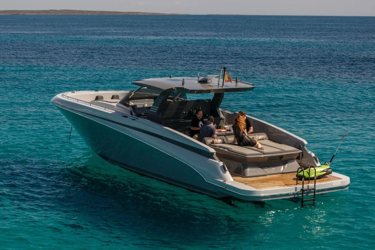 Canados Gladiator 49 Grand in Ibiza
