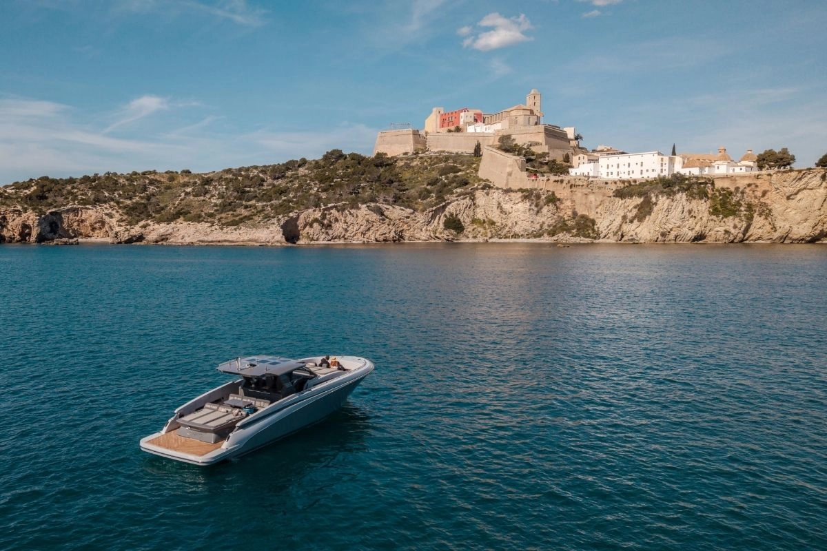 Canados Gladiator 49 Grand in Ibiza