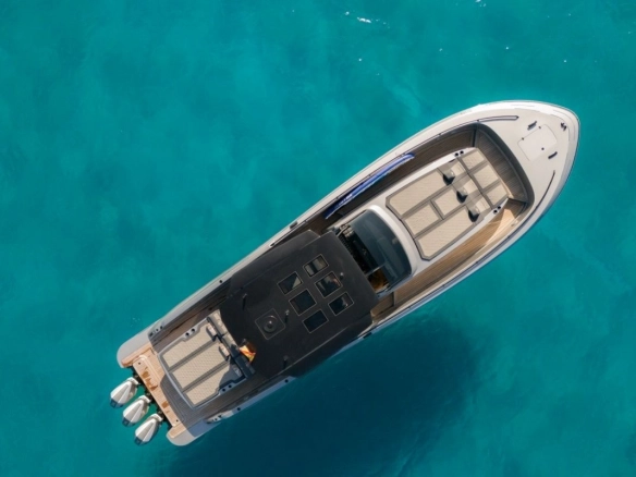 Canados Gladiator 49 Vibe in Ibiza