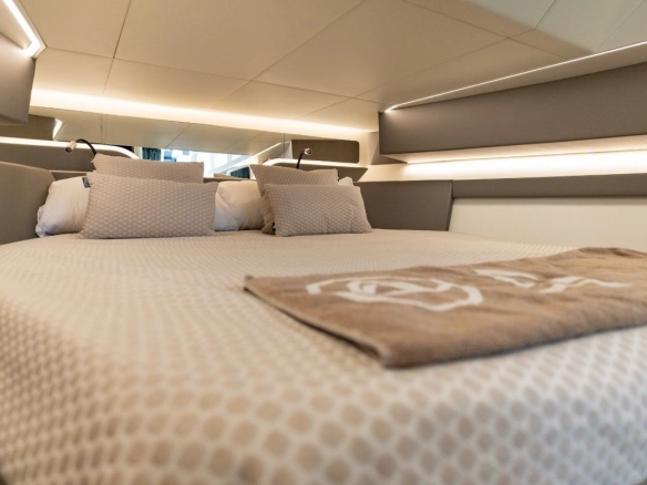 Canados Gladiator 49 Vibe guest cabin