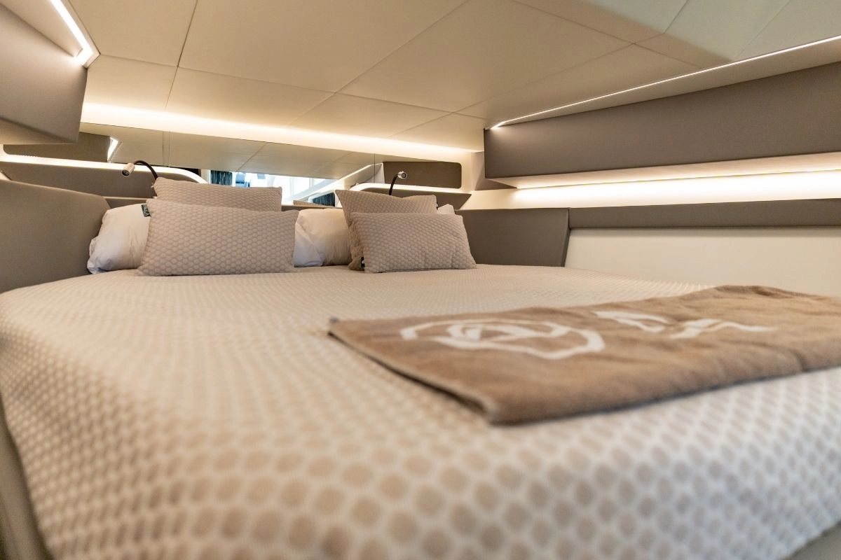 Canados Gladiator 49 Vibe guest cabin