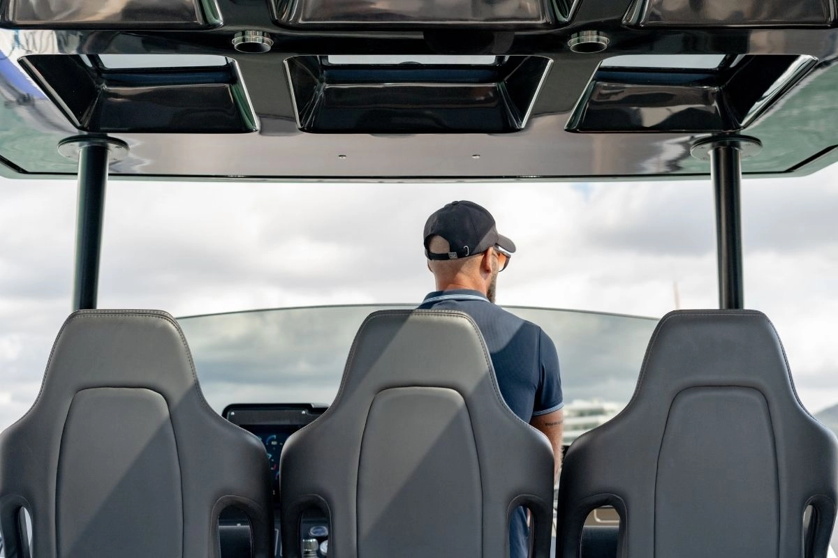 Canados Gladiator 49 Vibe captain