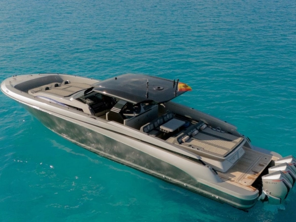 Canados Gladiator 49 Vibe in Ibiza