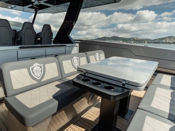 Canados Gladiator 49 Vibe deck