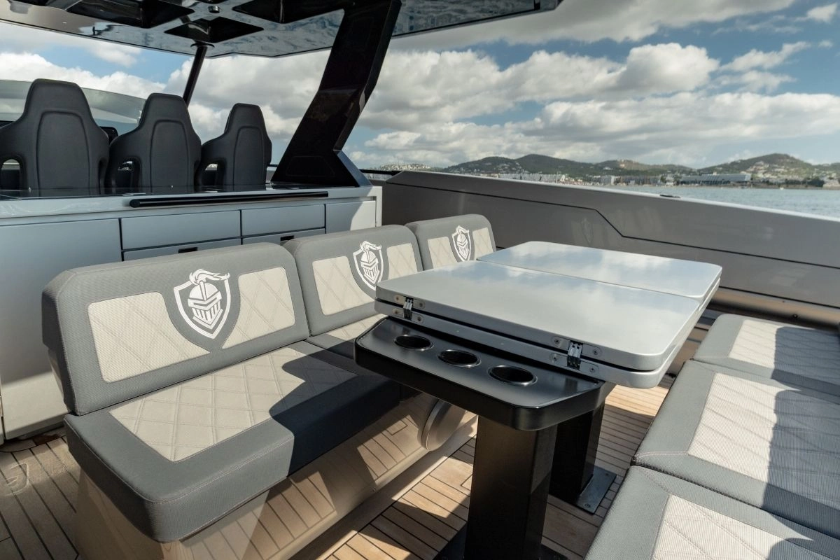 Canados Gladiator 49 Vibe deck