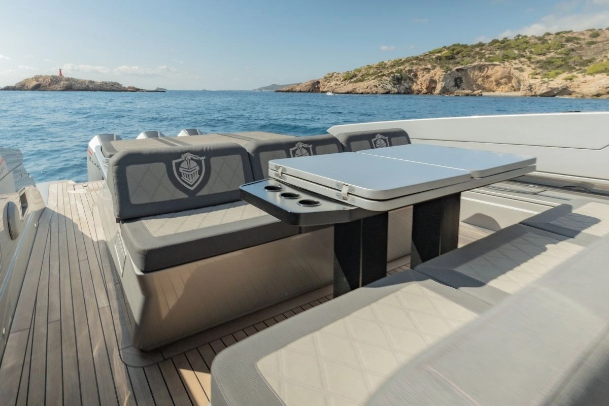 Canados Gladiator 49 Vibe deck