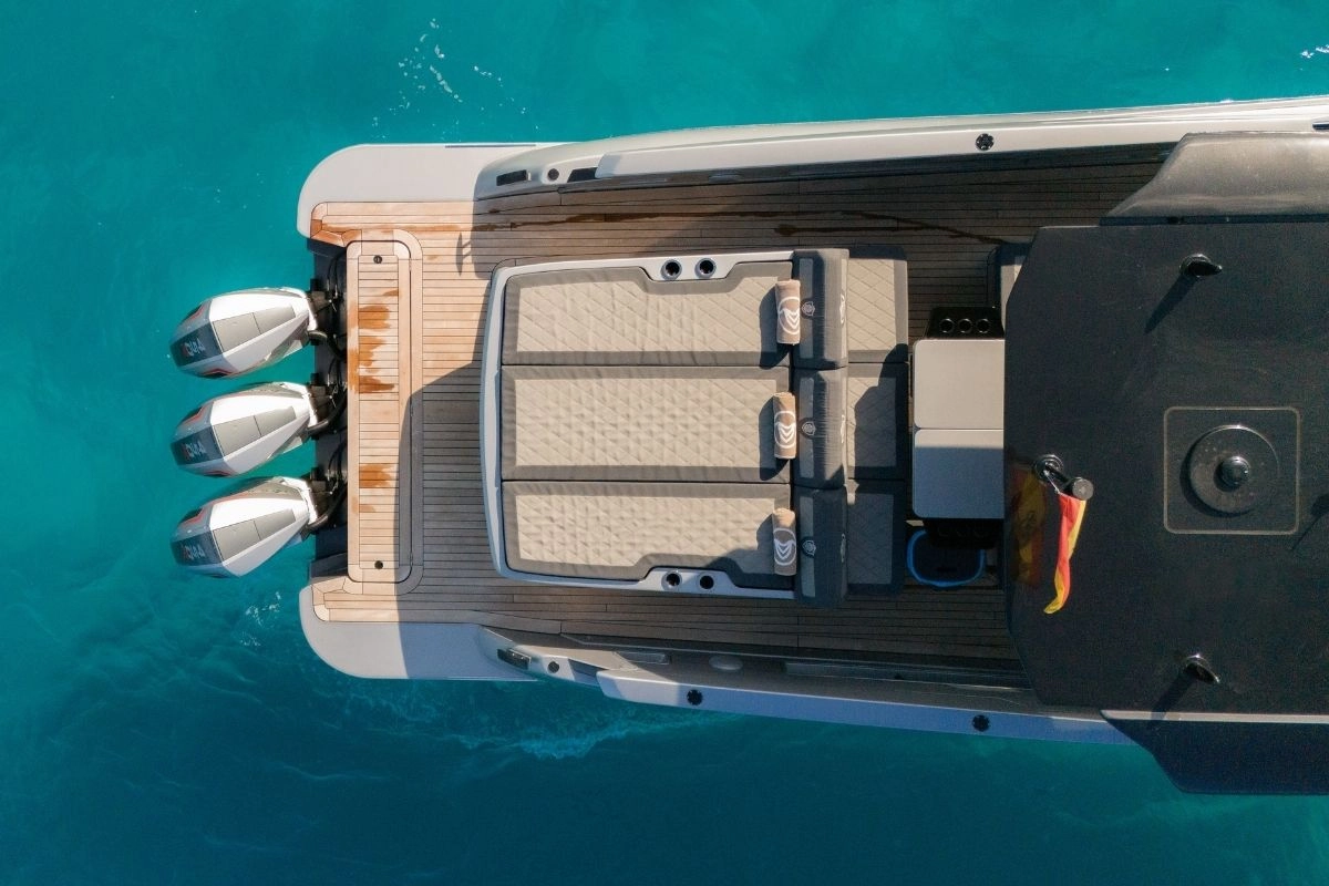 Canados Gladiator 49 Vibe in Ibiza