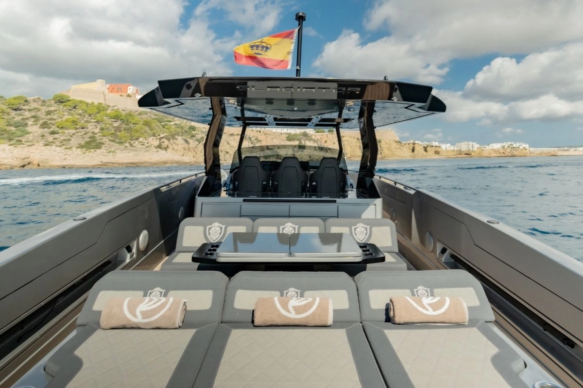 Canados Gladiator 49 Vibe deck