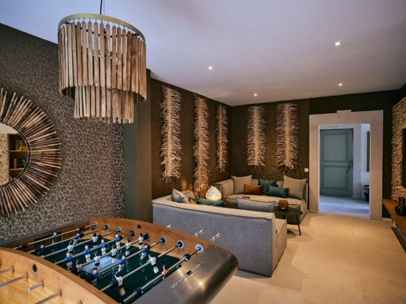 Finca Rosa Blanca game room