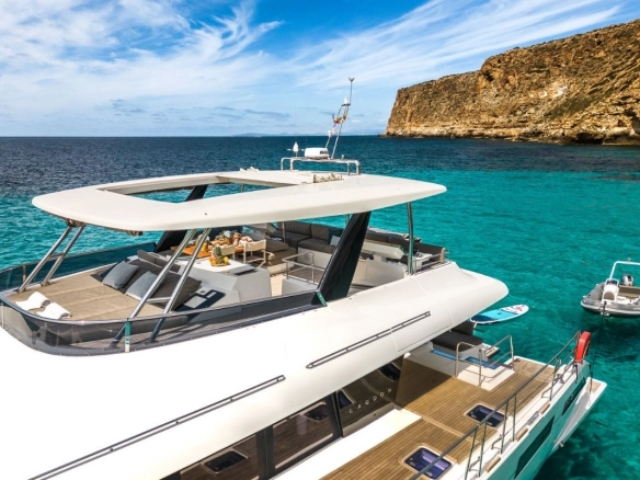 Lagoon 630 Seek in Mallorca flybridge