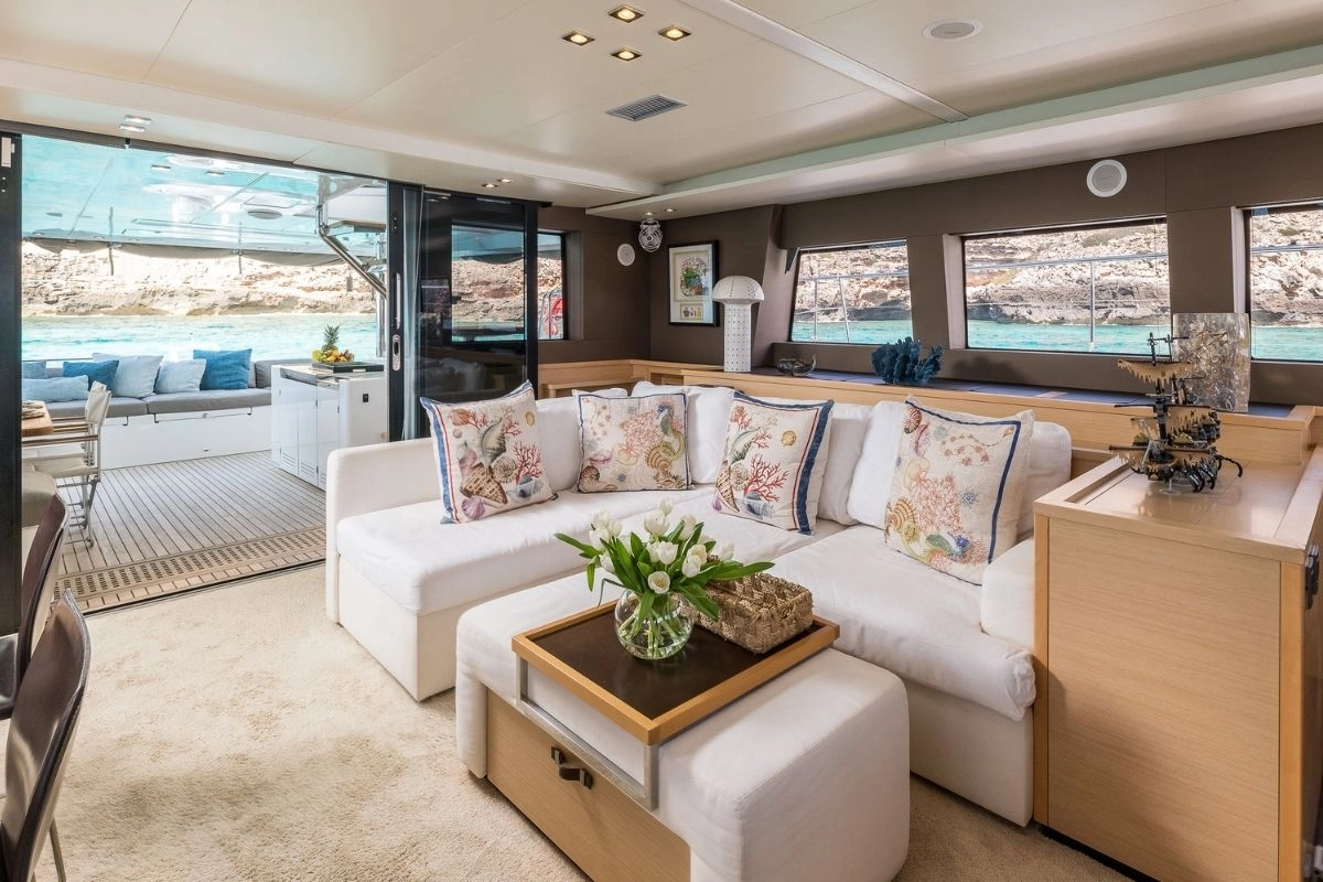 Lagoon 630 Seek in Mallorca salon