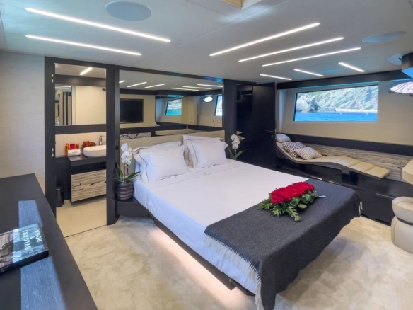 Master cabin of Pershing 8X Beyond in Ibiza