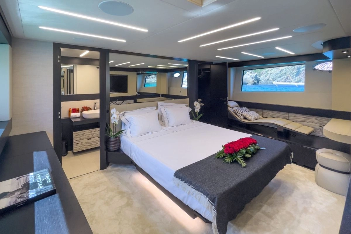 Master cabin of Pershing 8X Beyond in Ibiza